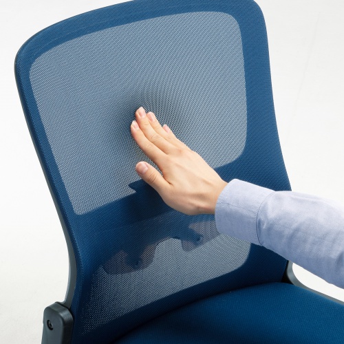 メッシュチェア（高さ調節可能ランバーサポート付・座面布生地・ロッキング・背座一体型ロッキング・キャスター付・ブルー）