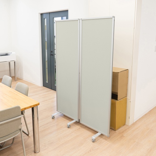 3連結パーティション（幅180cm・高さ180cm・クロスタイプ・グレー・間仕切り・目隠し・ミーティング・会議室・キャスター）