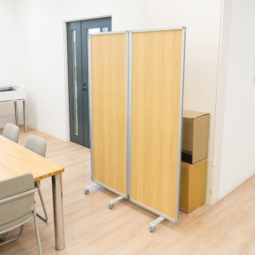 3連結パーティション（幅180cm・高さ180cm・木目タイプ・間仕切り・目隠し・ミーティング・会議室・キャスター）