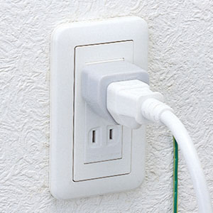 【アウトレット･訳あり・セール】3P・1個口・アース付、平行型・ノイズフィルタ付き、3P→2P変換アダプタ TAP-AD1 サンワサプライ