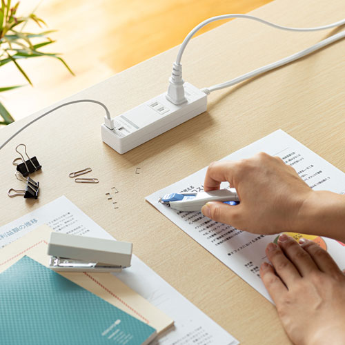 タップ（2P・2個口・3m・2ポート・4.8A・USBシャッター付き・ホワイト） TAP-B110USH-3W サンワサプライ