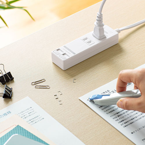 タップ（2P・2個口・3m・2ポート・4.8A・USBシャッター付き・ホワイト） TAP-B110USH-3W サンワサプライ