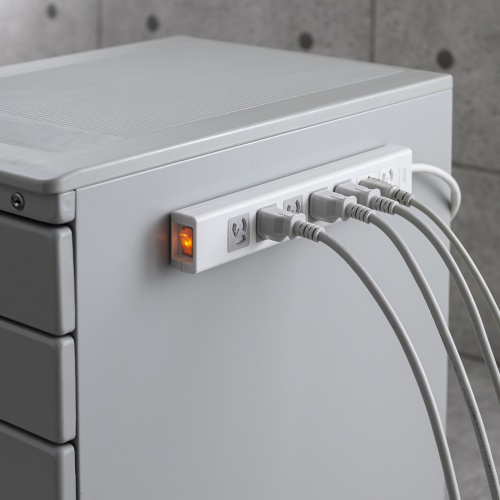 電源タップ（7個口・3m・雷ガード・マグネット・3P・シャッター付・5個口連動集中スイッチ付・絶縁キャップ付・2Pスイングプラグ）