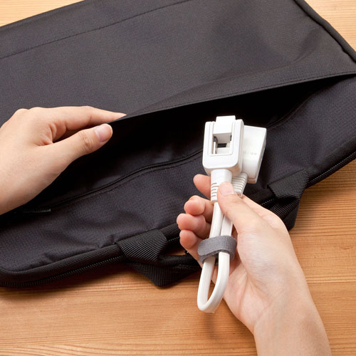 タップ（スイングプラグ・2個口・0.2m・持ちはこび・ホワイト）