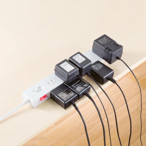 電源タップ（雷ガード内蔵・10個口・2Pプラグ・一括集中スイッチ・マグネット・シャッター付き・ACアダプタ対応・3m・ホワイト）