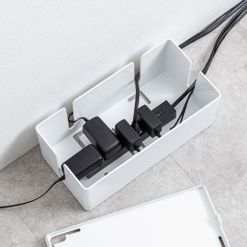 電源タップ（スリムタップ・AC6口・縦横差し込み・車輪差し・雷ガード・マグネット・2m・ACアダプタ対応・シンプルデザイン・マット調・スイングプラグ・ブラック）