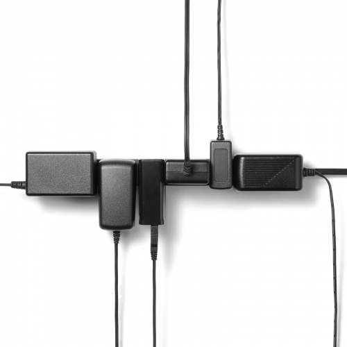 電源タップ（スリムタップ・AC8口・縦横差し込み・車輪差し・雷ガード・マグネット・2m・ACアダプタ対応・シンプルデザイン・マット調・スイングプラグ・ブラック）