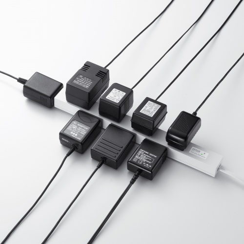 電源タップ（マグネット・雷ガード・1m・8個口・スリム・上下左右差込み・ホワイト）