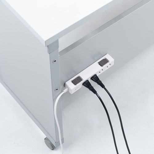 タップ（雷ガード・2P・4個口・3m・抜け止め・マグネット・ホワイト）