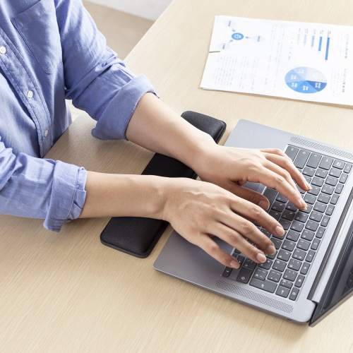 リストレスト（低反発・W300ミリ・抗菌・ブラック） TOK-MU6BK-M サンワサプライ