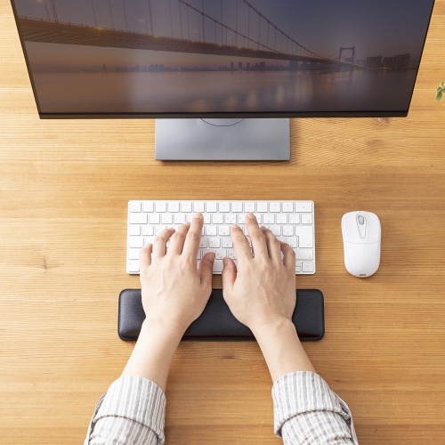 リストレスト（低反発・W300ミリ・抗菌・ブラック） TOK-MU6BK-M サンワサプライ