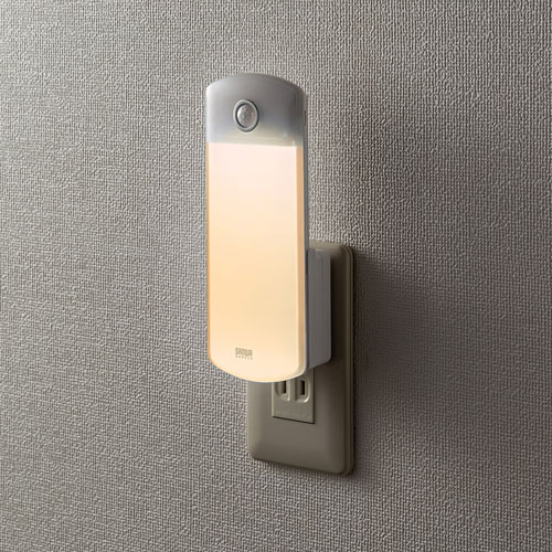 LEDセンサーライト(人感センサー・懐中電灯・停電時自動点灯・コンセント)