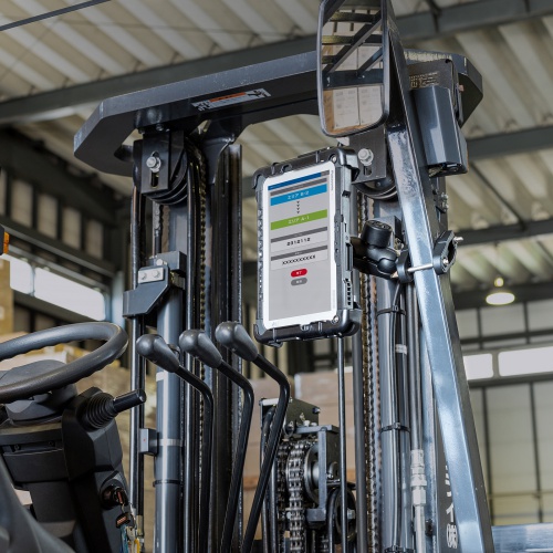 タブレットホルダー （産業用・フォークリフト ・固定ホルダー・クランプ取付・支柱取付・鍵付） VEH-TBHLD1 サンワサプライ