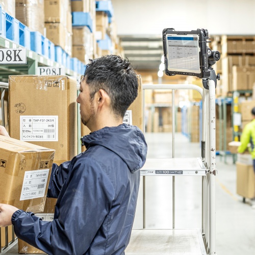 タブレットホルダー（産業用・フォークリフト ・固定ホルダー・クランプ取付・円柱取付・鍵付）