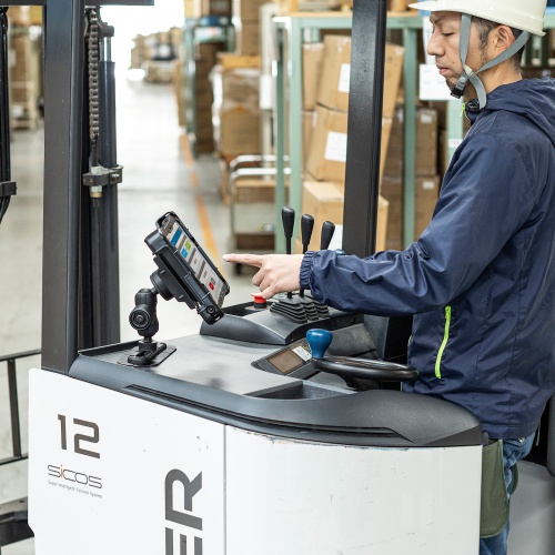 タブレットホルダー（産業用・フォークリフト ・ 固定 ホルダー・両面テープ取付・鍵付） VEH-TBHLD3 サンワサプライ