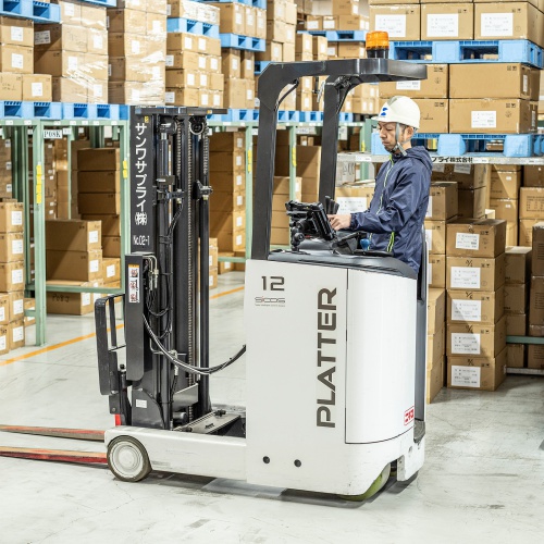 タブレットホルダー（産業用・フォークリフト ・ 固定 ホルダー・両面テープ取付・鍵付） VEH-TBHLD3 サンワサプライ